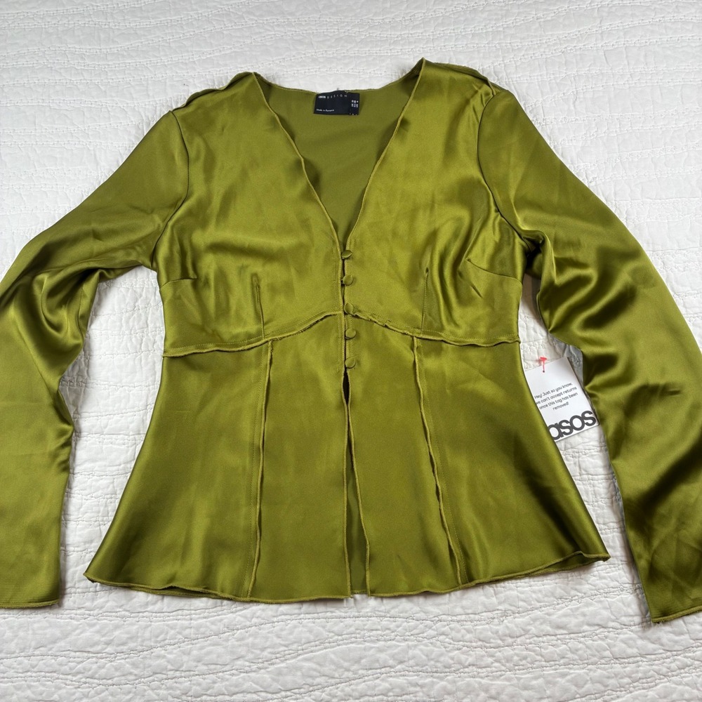 NWT ASOS Blouse 6 Green Satin-like Peplum V-Neck Button Front Top Romantic *note
